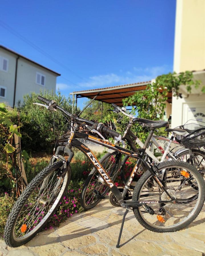 Apartments Barisic Hrvatskih Zrtava 404 Seget Vranjica Trogir Eksteriør billede
