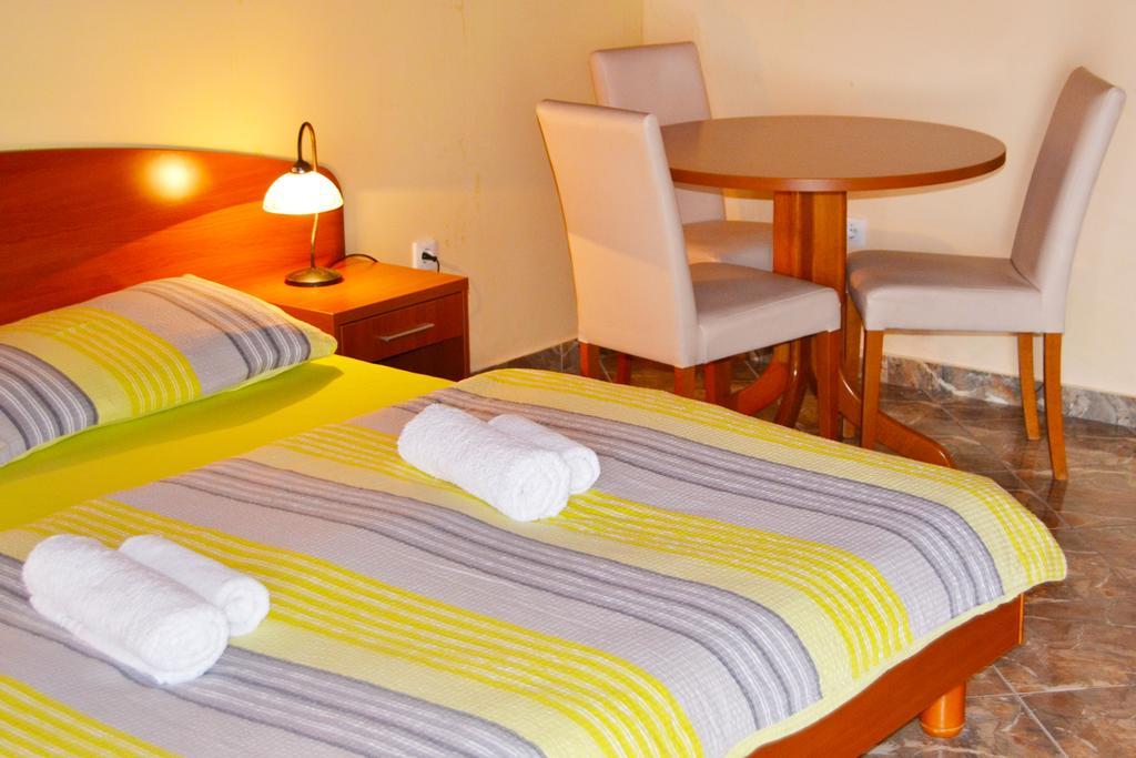 Apartments Barisic Hrvatskih Zrtava 404 Seget Vranjica Trogir Eksteriør billede