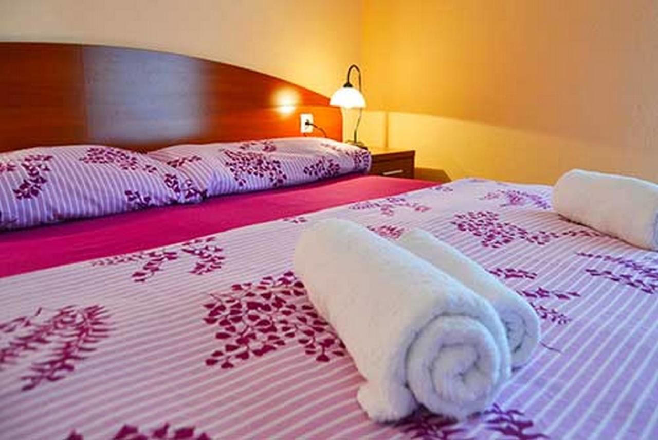 Apartments Barisic Hrvatskih Zrtava 404 Seget Vranjica Trogir Eksteriør billede