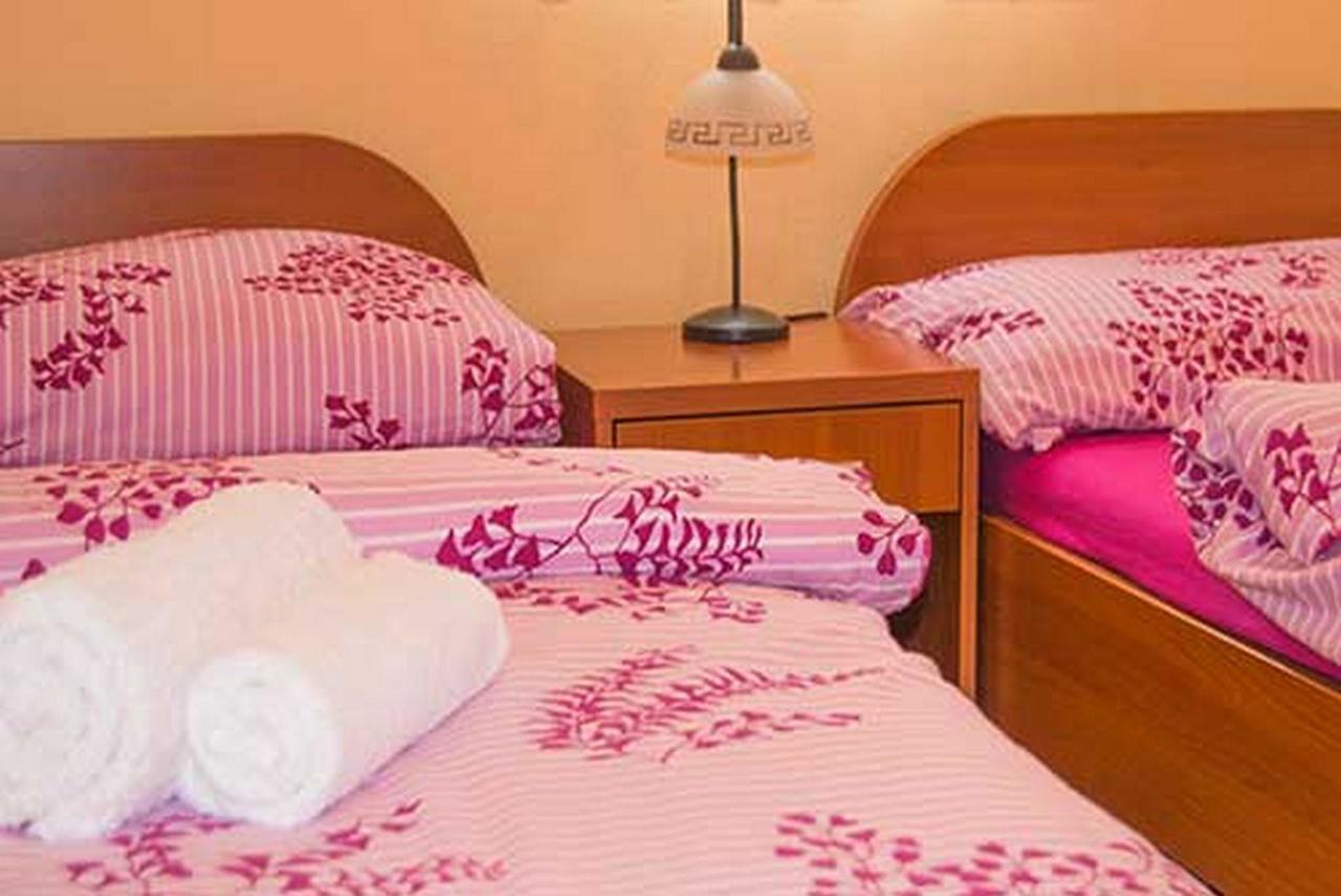 Apartments Barisic Hrvatskih Zrtava 404 Seget Vranjica Trogir Eksteriør billede