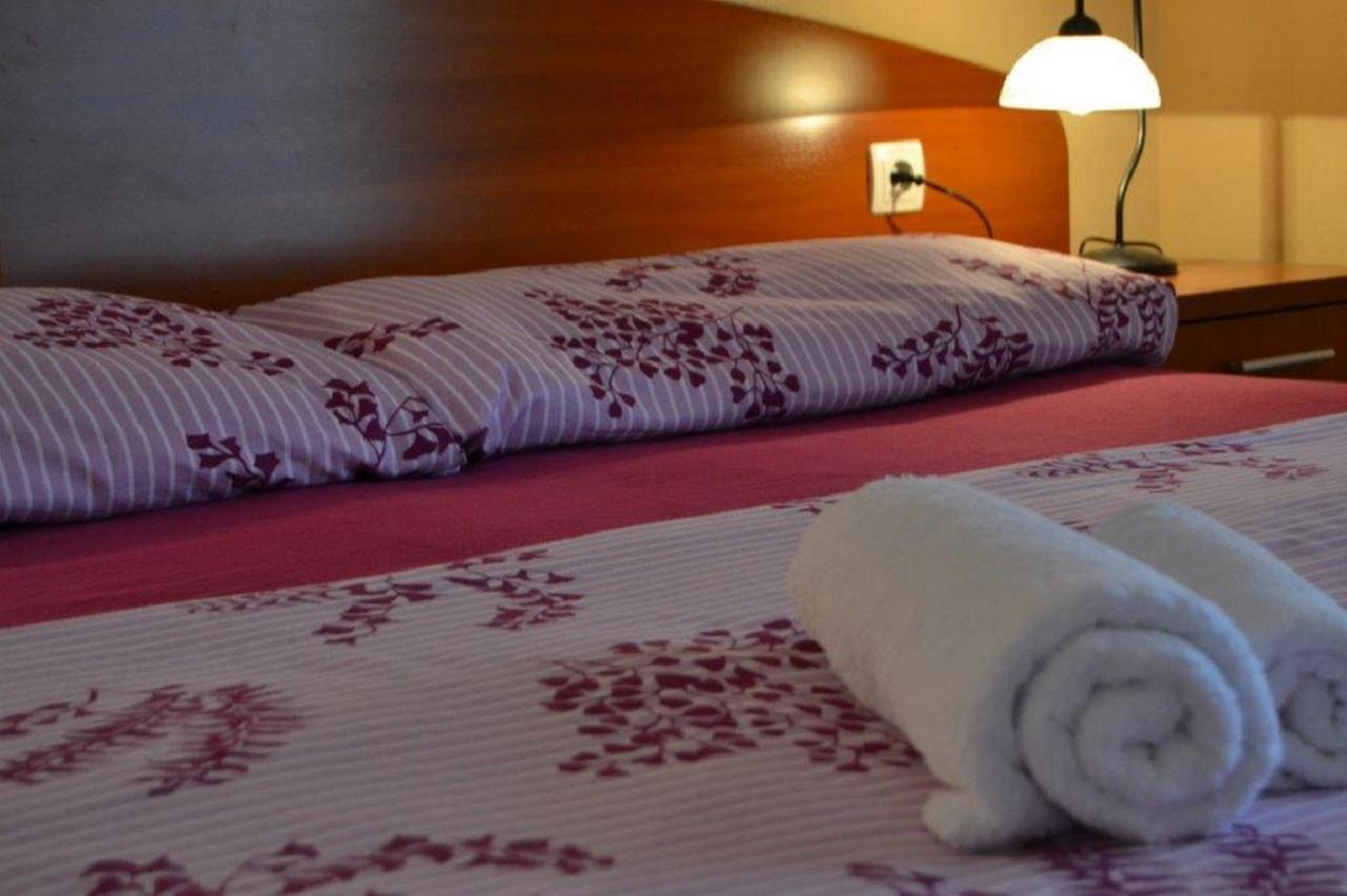 Apartments Barisic Hrvatskih Zrtava 404 Seget Vranjica Trogir Eksteriør billede